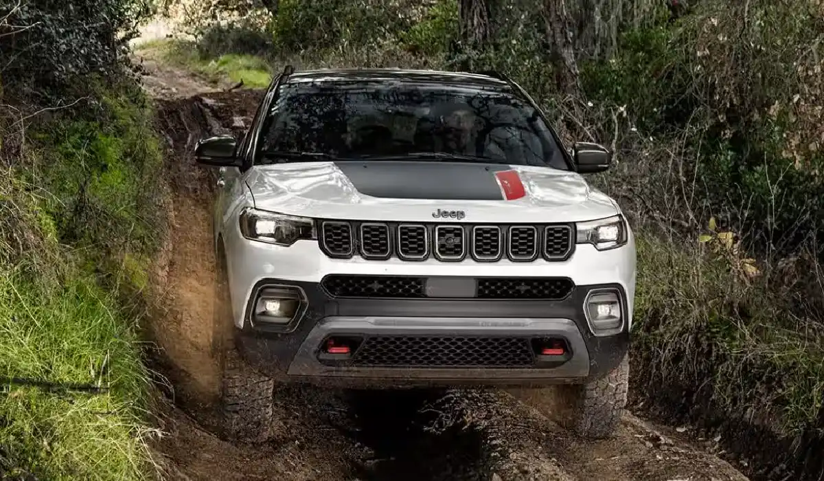 Jeep - Compass Longitude (O) - Luxury SUV Car Rentals - Preowned SUV Car - Exclusive Concierge Club.webp